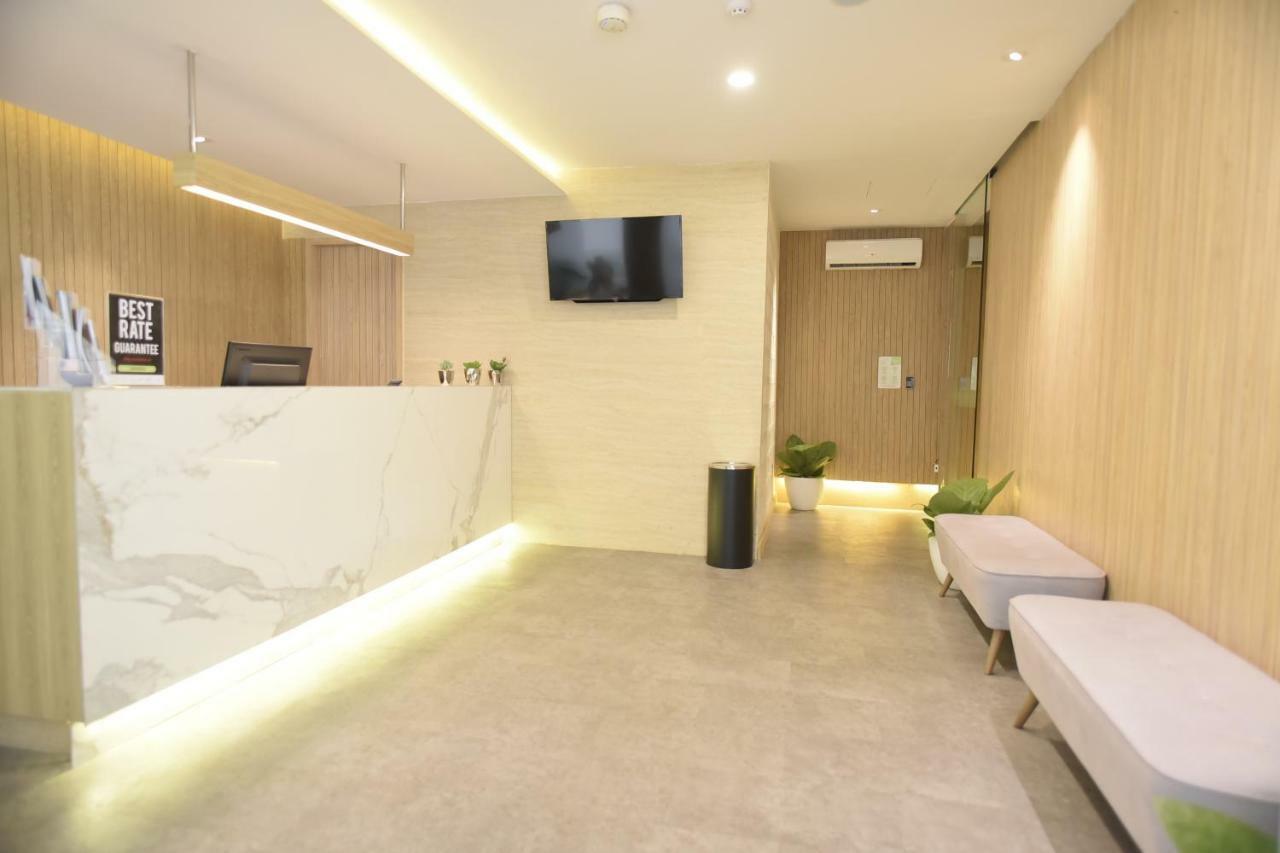 Whiz Capsule Hotel Thamrin Τζακάρτα Εξωτερικό φωτογραφία