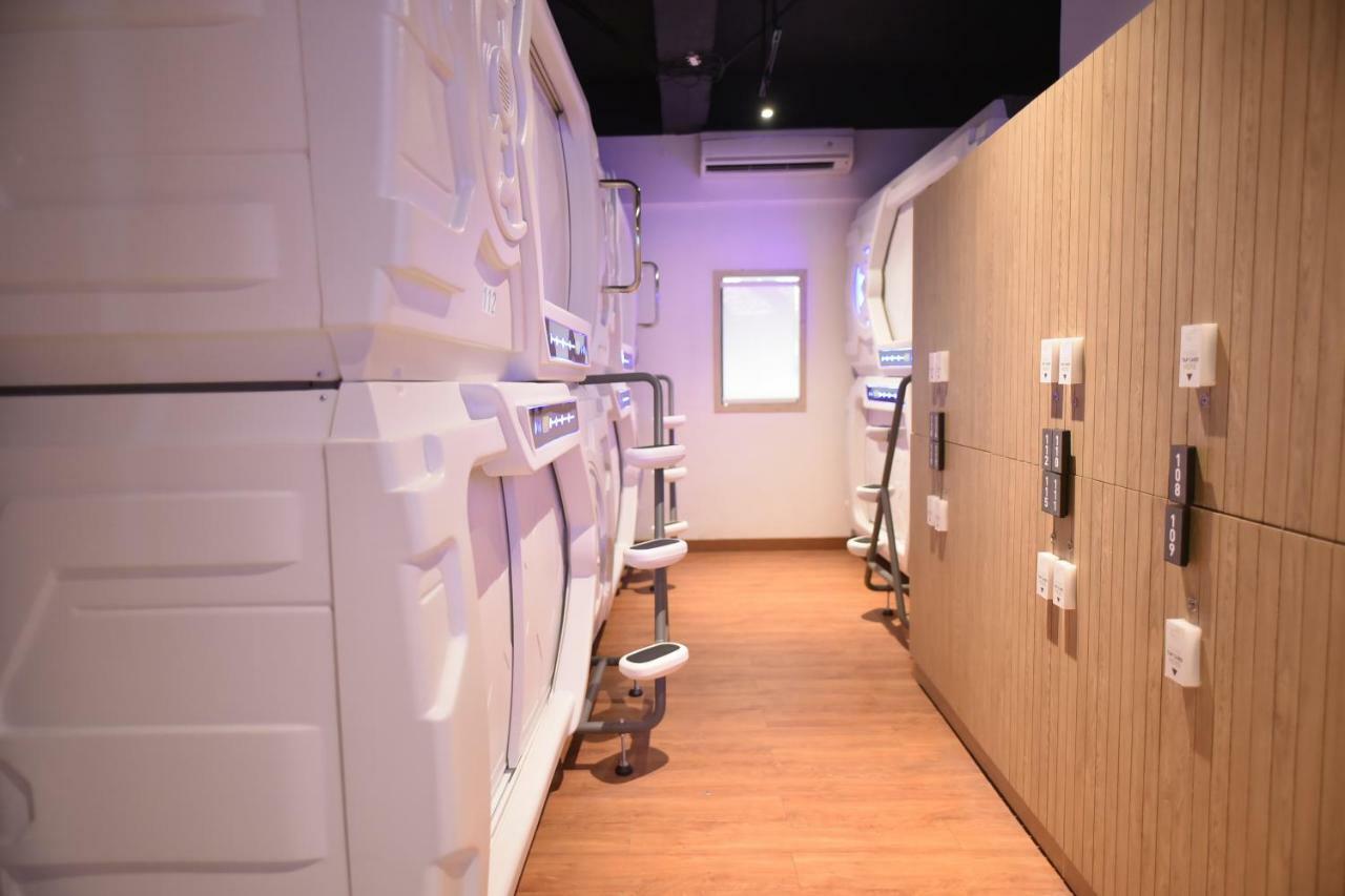 Whiz Capsule Hotel Thamrin Τζακάρτα Εξωτερικό φωτογραφία