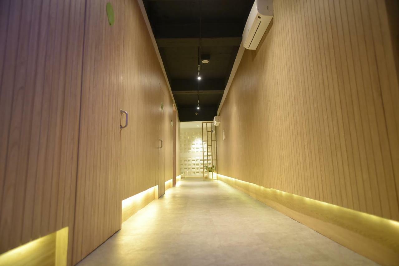 Whiz Capsule Hotel Thamrin Τζακάρτα Εξωτερικό φωτογραφία